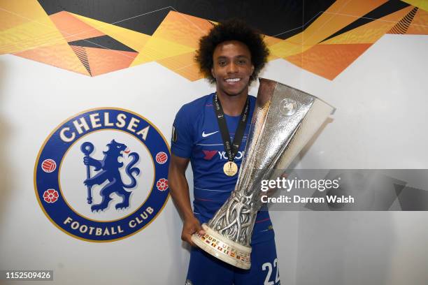 Willian of Chelsea poses for a photo with the UEFA Europa League trophy after the UEFA Europa League Final between Chelsea and Arsenal at Baku...