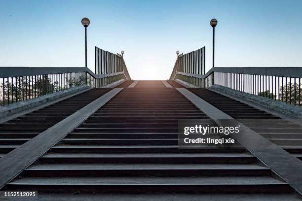 a pedestrian bridge across the railway in hangzhou, china - pedestrian bridge collapse in florida foto e immagini stock