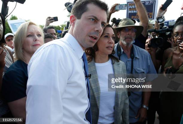Democratic presidential hopefuls Kirsten Gillibrand, Pete Buttigieg and Kamala Harris wait to enter the office where migrant children are being held...