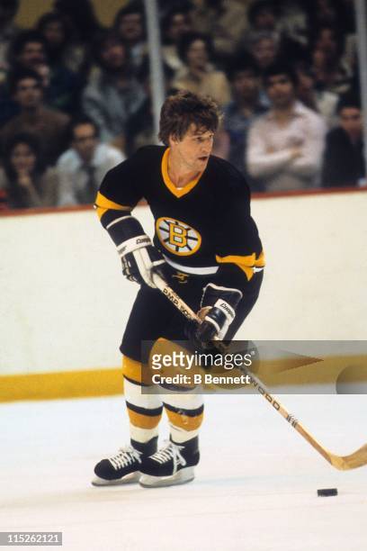 Bobby Orr of the Boston Bruins skates with the puck during an NHL game circa 1975.