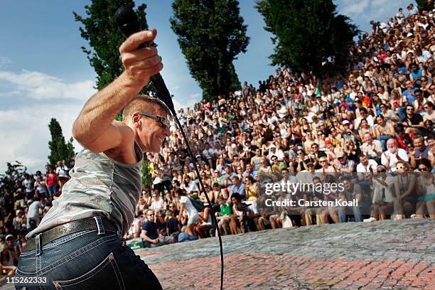 Young man sings to an audience of hundreds during the weekly summer open-air karaoke sessions in Mauerpark park on June 5, 2011 in Berlin, Germany....