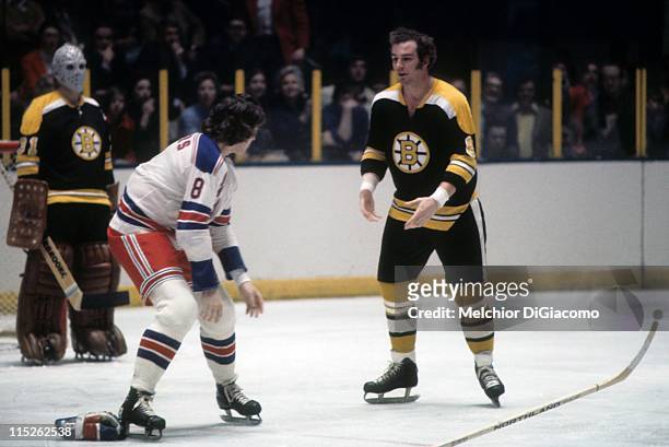 Ken Hodge of the Boston Bruins drops the gloves to fight Steve Vickers of the New York Rangers circa 1973 at the Madison Square Garden in New York,...