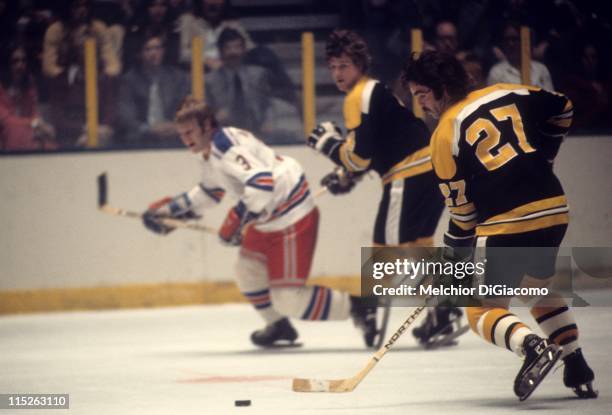 Derek Sanderson of the Boston Bruins skates with the puck during an NHL game against the New York Rangers circa 1974 at the Madison Square Garden in...