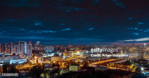 kyiv night view - kiev photos et images de collection