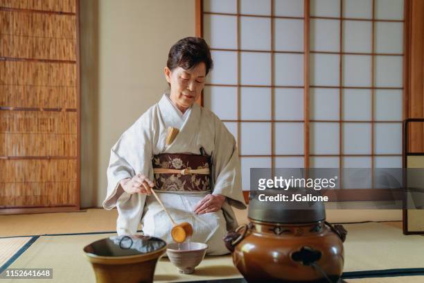 japanese tea master making a cup of traditional matcha tea - ceremony imagens e fotografias de stock