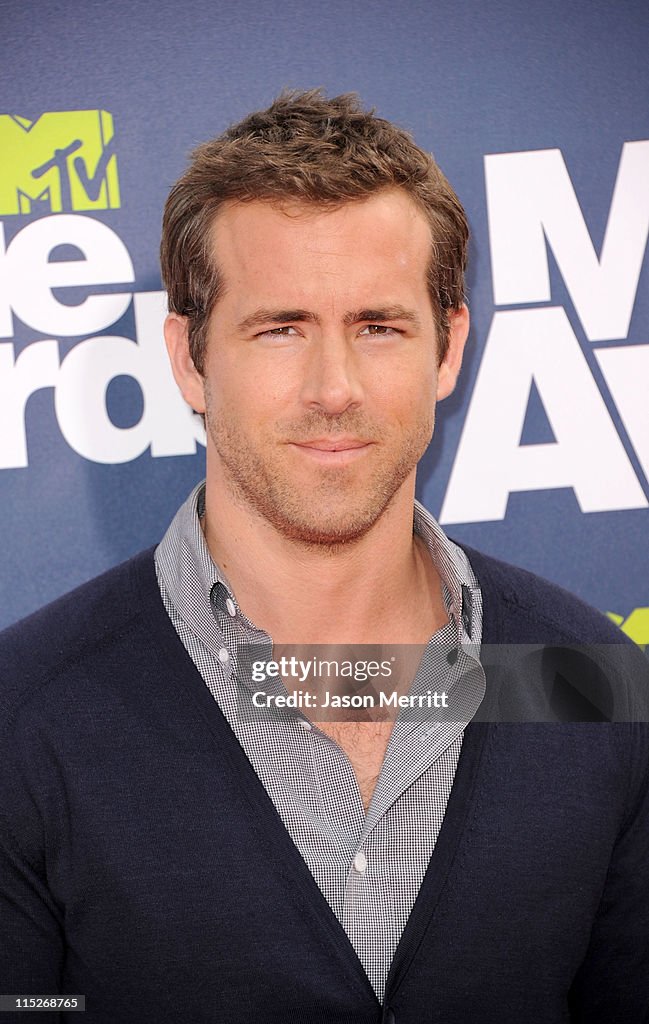 2011 MTV Movie Awards - Arrivals