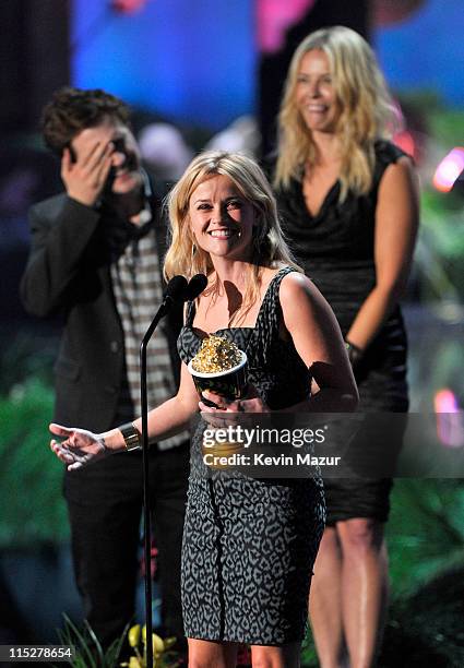 Actors Robert Pattinson and Reese Witherspoon and TV Personality Chelsea Handler speak onstage during the 2011 MTV Movie Awards at Universal Studios'...