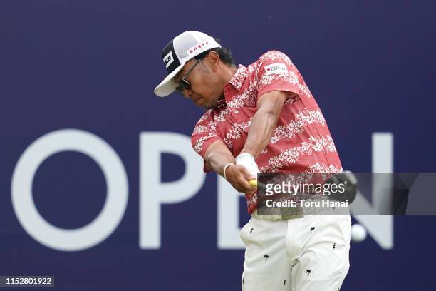 Shingo Katayama of Japan hits a tee shot on the 10th hole during the second round of the Mizuno Open at the Royal Country Club on May 31, 2019 in...