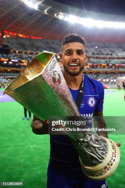 Emerson Palmieri of Chelsea celebrates with the trophy following the UEFA Europa League Final between Chelsea and Arsenal at Baku Olimpiya Stadionu...