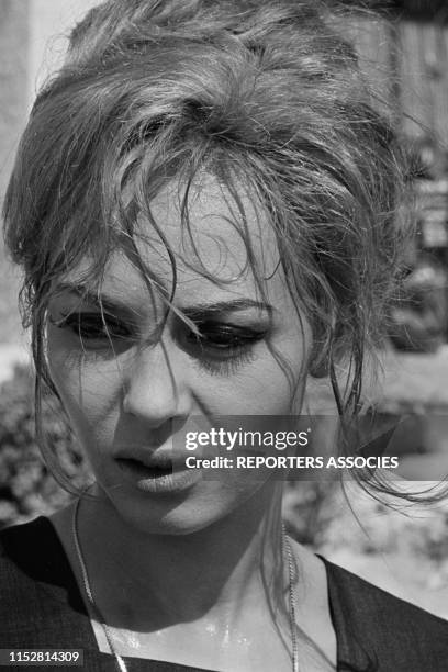 Michèle Mercier sur le tournage du film 'Soleil noir' à Ouargla le 23 juin 1966, Algérie.