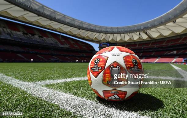 The official match ball is pictured on te pitch prior to the UEFA Champions League Final match between Tottenham Hotspur and Liverpool FC at Estadio...
