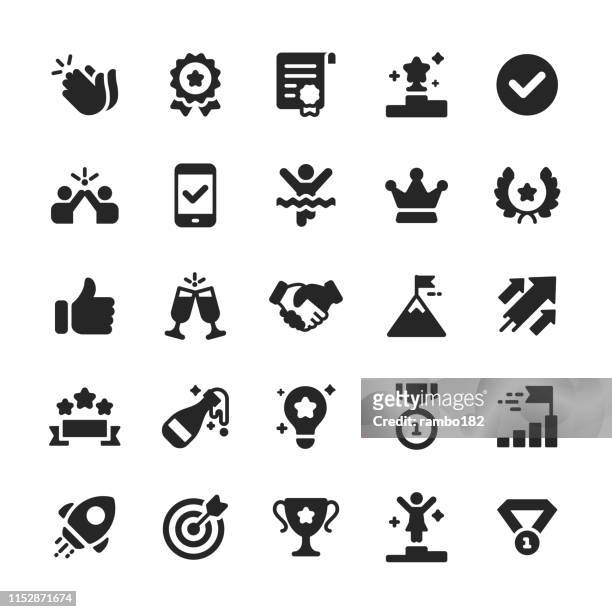 auszeichnungen und erfolg glyph icons. pixel perfect. für mobile und web. enthält solche ikonen wie winning, applauze, trophy, handshake, krone, high five. - trainer stock-grafiken, -clipart, -cartoons und -symbole