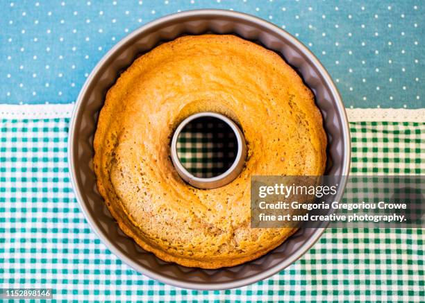 sponge cake - sponge cake stock-fotos und bilder