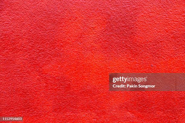 old grunge red wall texture background - peinture murale photos et images de collection