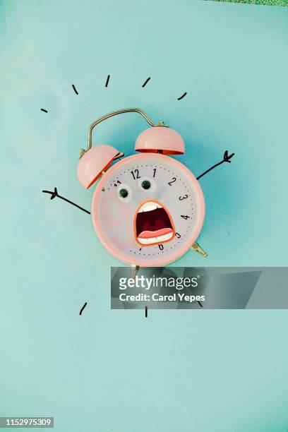 pink alarm clock in pastel colorful background.top view - zeitumstellung stock-fotos und bilder