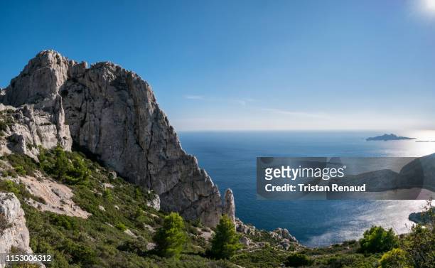 calanques - mountains meet the sea - calanques stock pictures, royalty-free photos & images