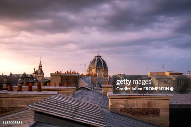 conciergerie & tribunal de commerce, paris - palais de justice paris imagens e fotografias de stock