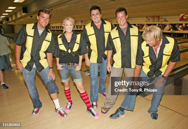 Lonestar and Carrie Underwood - Richie Mcdonald, Carrie Underwood, Michael Britt, Dean Sams and Keech Rainwater compare bowling shoes