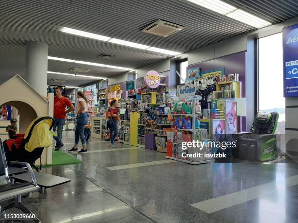 adler airport terminal - loja de brinquedos imagens e fotografias de stock