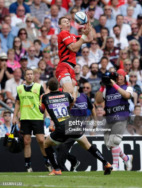 Liam Williams of Saracens catches a high ball under pressure from Joe Simmonds of Exeter Chiefs before scoring his team's third try during the...
