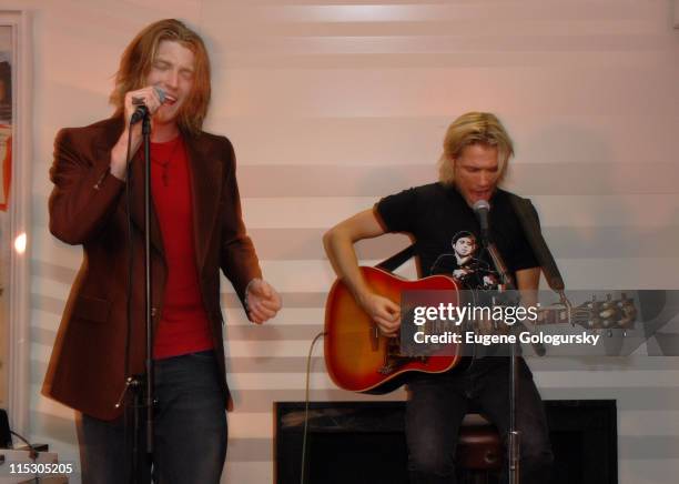The Kin Band 33 Billboard Underground Featuring The Kin Stock Photos, High-Res ...