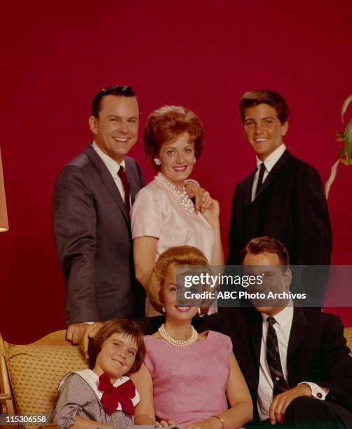 Cast Gallery - Shoot Date: July 30, 1963. FOREGROUND : PATTY PETERSEN;DONNA REED;CARL BETZ BACKGROUND : BOB CRANE;ANN MCCREA;PAUL PETERSEN