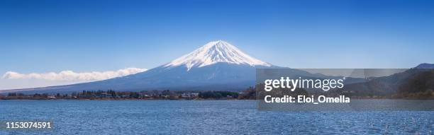 hochauflösende panoramaaussicht auf den fuji-see und den kwaguchi-see, fujikawaguchiko, minamitsuru district, yamanashi, japan - fujikawaguchiko stock-fotos und bilder