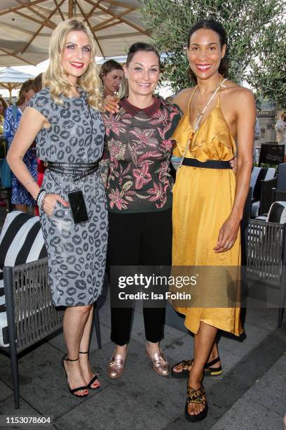 German presenter Tanja Buelter, German presenter Lina van de Mars and German presenter Annabelle Mandeng during the TwoTell Ladiesdinner 2019 at...