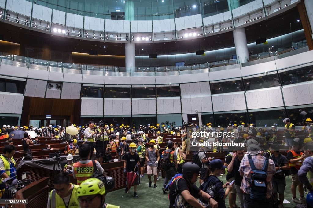 Hong Kong Girds for More Gridlock as China, Protesters Dig In