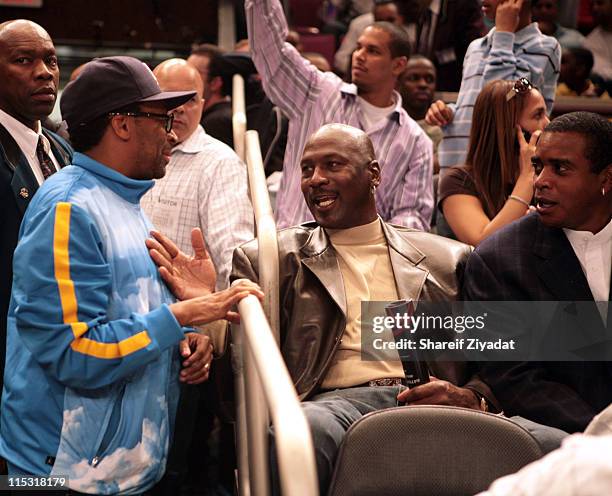 85 Spike Lee Michael Jordan Photos and Premium High Res Pictures - Getty  Images