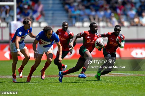 Nelson Oyoo of Kenya runs with the ball during the match between France and Kenya at the HCSB Sevens, stage of the Rugby Sevens World Series at Stade...