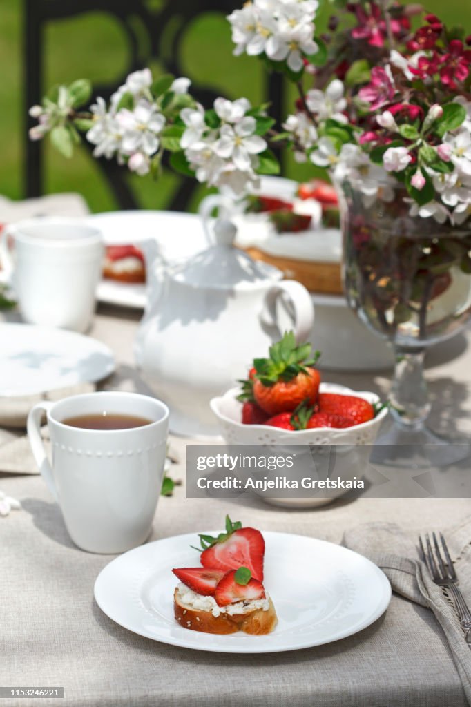 Bruschetta with ricotta, strawberry and balsamic vinegar and cup of tea.