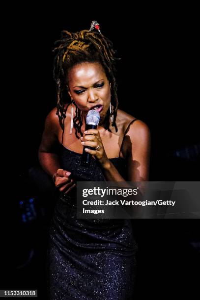 Simone Adams Singer 250,347 Simone Photos & High Res Pictures - Getty Images