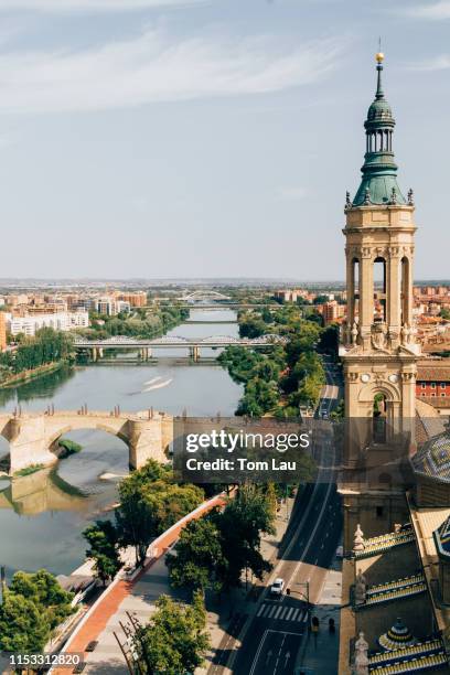 catedral-basílica de nuestra señora de pilar, zaragoza, spain - ebro river stock-fotos und bilder