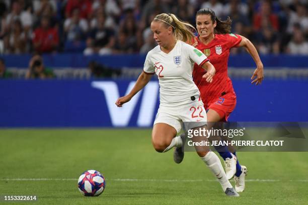 England's forward Beth Mead vies for the ball with United States' defender Kelley O'Hara during the France 2019 Women's World Cup semi-final football...