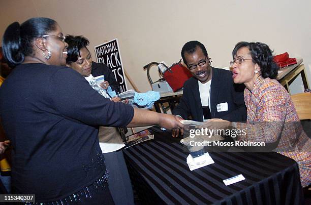 Judge Glenda Hatchett signing her new book for a fan at the Georgia Pacific Auditorium.