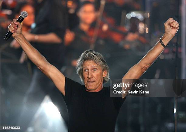 Musician Roger Waters performs during the VH1 Save The Music Foundation Gala at the Tent at Lincoln Center on September 20, 2007 in New York City.