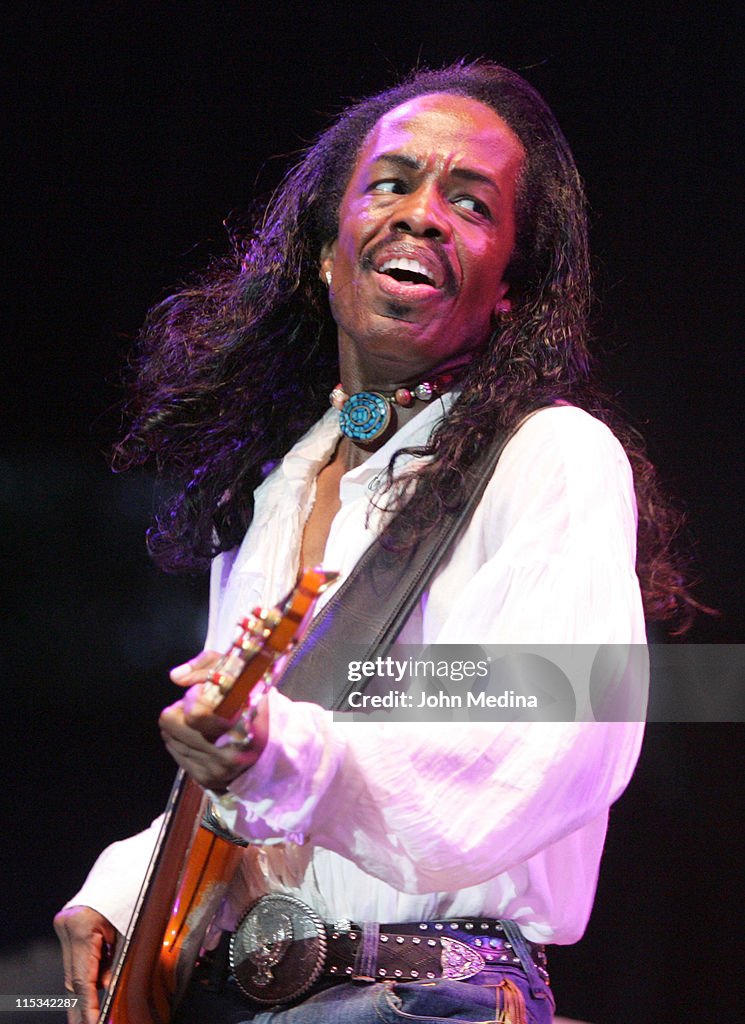 Chicago and Earth, Wind & Fire in Concert at Shoreline Amphitheater - September 3, 2005