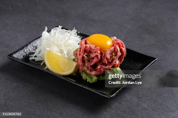 yukhoe - korean food - filet americain stockfoto's en -beelden