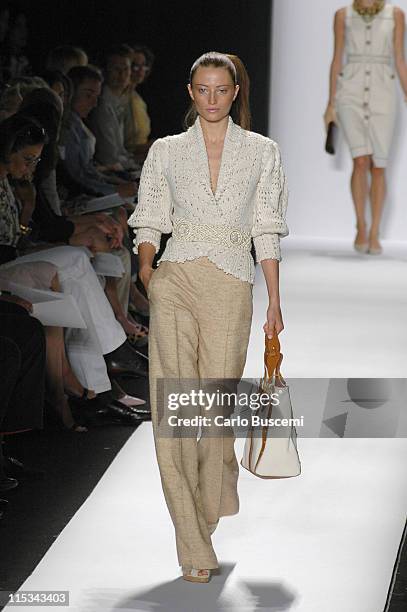 Noot Seear wearing Oscar de la Renta Spring 2006 during Olympus Fashion Week Spring 2006 - Oscar de la Renta - Runway at Bryant Park in New York...