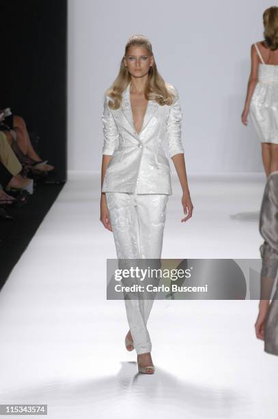 Hana Soukupova wearing Bill Blass Spring 2006 during Olympus Fashion Week Spring 2006 - Bill Blass - Runway at Bryant Park in New York City, New...