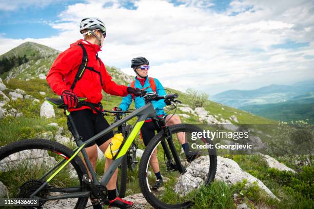 mountain bike - georgijevic mountain biker foto e immagini stock