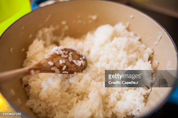 cuisine - riz gluant - rice bowl stock-fotos und bilder