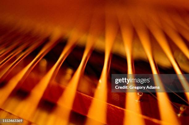 detail of a grand piano showing the geometric pattern of the strings - musical instrument string fotografías e imágenes de stock