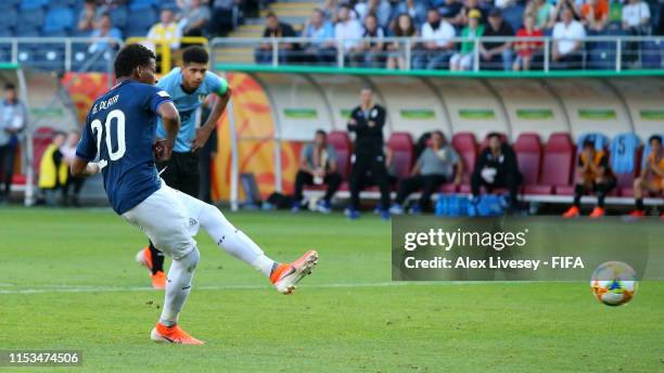 Gonzalo Plata of Ecuador scores his team's third goal from the penalty spot during the 2019 FIFA U-20 World Cup Round of 16 match between Uruguay and...