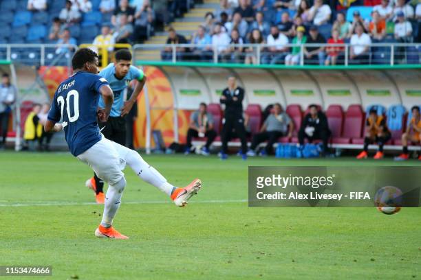Gonzalo Plata of Ecuador scores his team's third goal from the penalty spot during the 2019 FIFA U-20 World Cup Round of 16 match between Uruguay and...