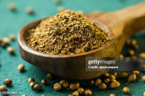 crushed coriander powder - poder stock pictures, royalty-free photos & images