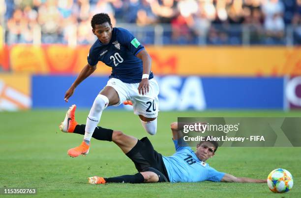 Gonzalo Plata of Ecuador beats a challenge from Juan Sanabria of Uruguay during the 2019 FIFA U-20 World Cup Round of 16 match between Uruguay and...