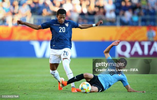 Gonzalo Plata of Ecuador beats a challenge from Juan Sanabria of Uruguay during the 2019 FIFA U-20 World Cup Round of 16 match between Uruguay and...