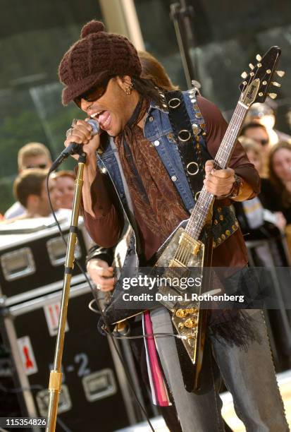 Lenny Kravitz during The "Today" Show's 2004 Summer Concert Series - Lenny Kravitz at Rockefeller Plaza in New York City, New York, United States.